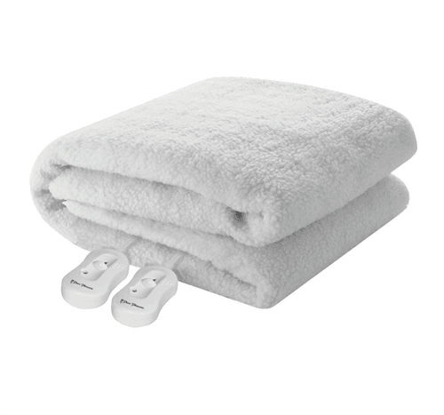 ZEPP152205SH ComputechSolutions Two folded white bath towels with a pair of white spa slippers beside them.